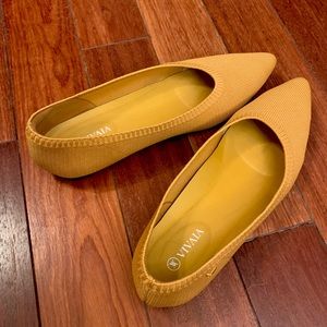 Vivaia Aria mustard - NWOT - size 39.5